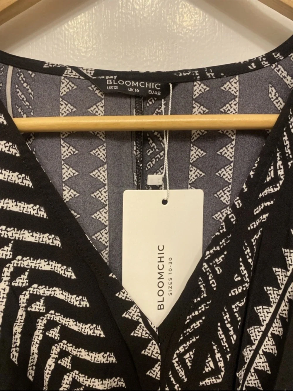 BloomChic Black and White Geometric V-Neck Dress - Picture 6 of 7